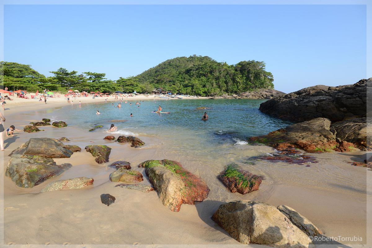 Praia do Meio - Trindade - Paraty RJ - Foto: Roberto Torrubia